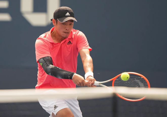 体育中超：山东泰山1-2不敌广州队 遭遇赛季首败