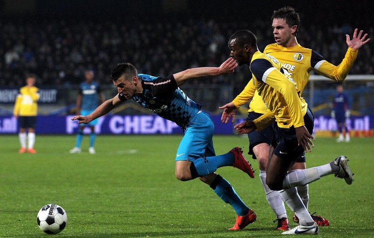 【中超】深圳队主场不敌上海海港，遭遇七连败.